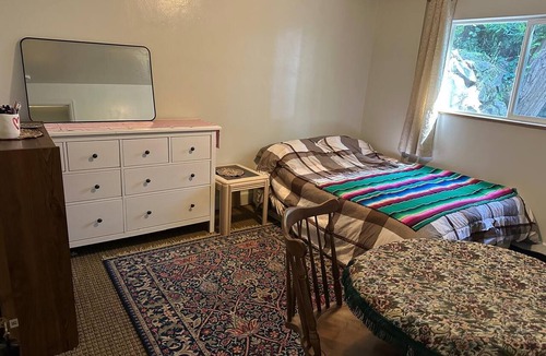Magnolia Apartment | Perfect 2-bedroom apartment in Magnolia Seattle neighborhood