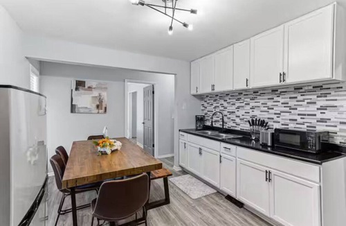 Ecorse House | Perfect 4-bedroom house with AC in pleasant Ecorse
