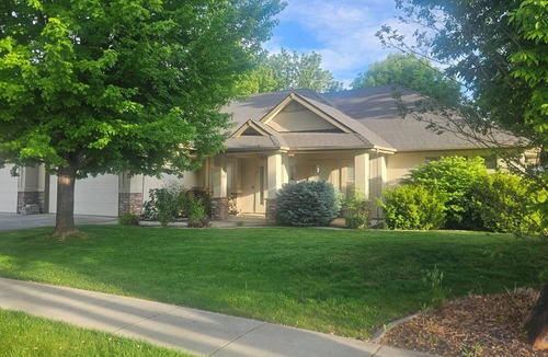 Eagle House | Perfect 5-bedroom house in charming Eagle for family, friends and pets.