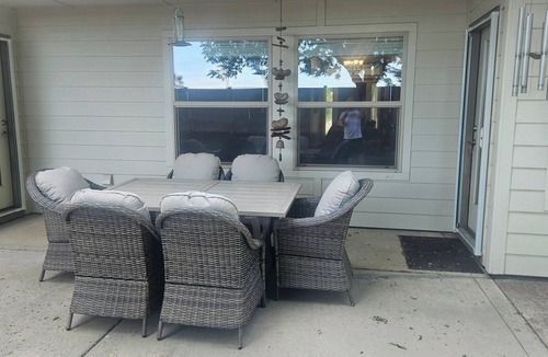 Eagle House | Perfect 5-bedroom house in charming Eagle for family, friends and pets.