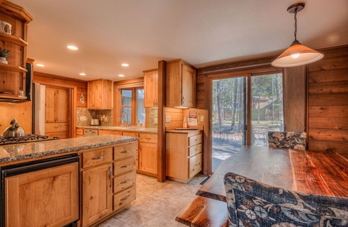 Sunriver House | Perfect A/C Ski Cabin Walking Distance to Village Mall