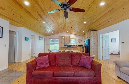 Joseph House | Perfect Getaway for Up to 8 Guests | Glacier Lake