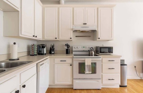 Hosford-Abernethy House | Perfect Ladd's Addition Loft ~ Breweries & Bars