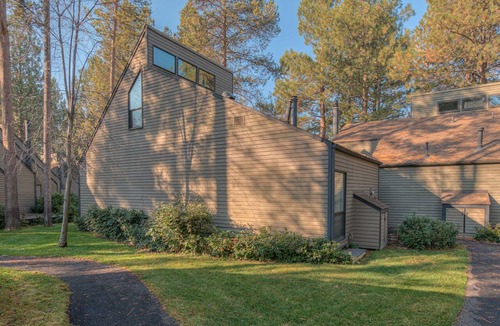 Overlook Park Condo | Perfect Location, Near Golf Course, SHARC passes