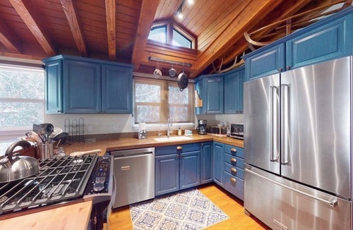Sun Valley Condo | Perfect Mountain Gem Near Town & Slopes W/Free WiFi, Balcony & Shared Pool