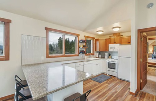 Bremerton Apartment | Perfect place to stay for the Major international sporting event. Ferry access only a few mins away!