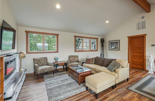 Bremerton Apartment | Perfect place to stay for the Major international sporting event. Ferry access only a few mins away!