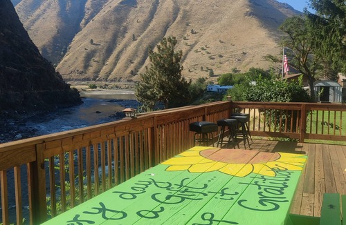 Riggins House | Perfect Riverfront Getaway!