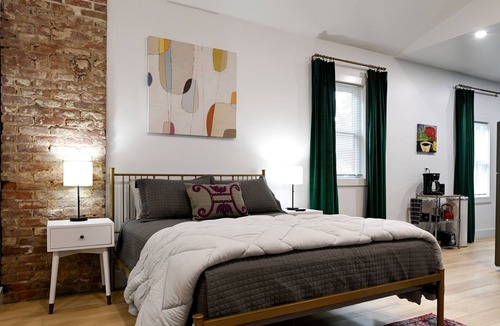 Dahlman Apartment | Perfect Studio Apartment W/Queen Bed, Kitchen, W/D