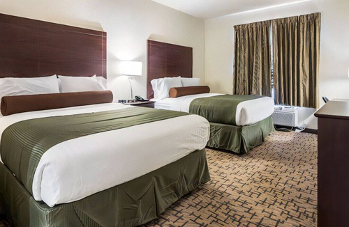 Victor House | Perfect Vacation Place in a Friendly Home Town