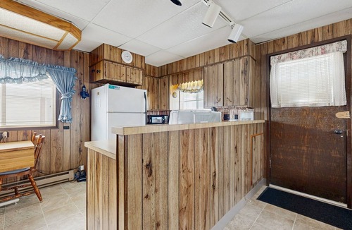 Bayview Boat Rental | Perfect Waterfront Fishing Retreat - Floating Home in the Bayview Marina