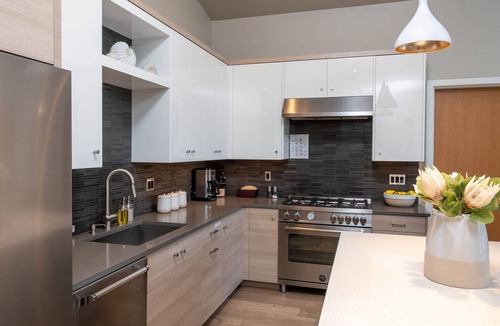 Bend House | PERFECT WINTER GETAWAY! Heated Pool, Shuttle to Skiing and Downtown, Hot Tub.