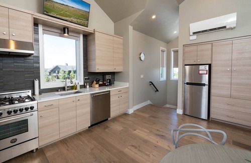 Bend House | PERFECT WINTER GETAWAY! Heated Pool, Shuttle to Skiing and Downtown, Hot Tub.