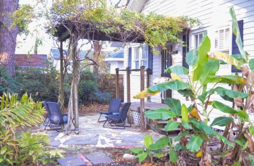 Mobile House | Perfectly Modern Craftsman- close to everything!