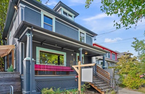 Kerns House | Perfectly Portland Getaway: Captain Sharpe's Room at Hi Buddy PDX