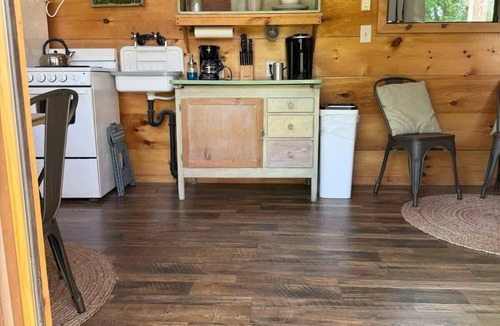 Wilder Cabin | Perrywinkle's Retreat-Hidden Paradise Farms