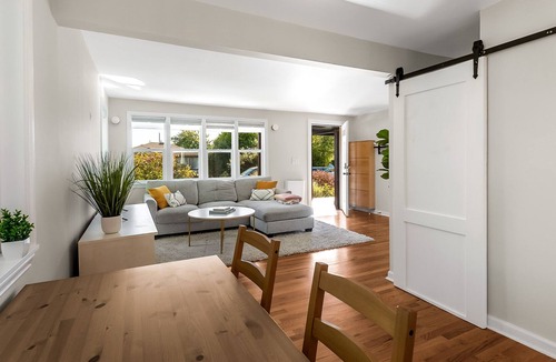 Columbia City House | PERU HOUSE: Dreamy, colorful Seattle home with easy access to everywhere!