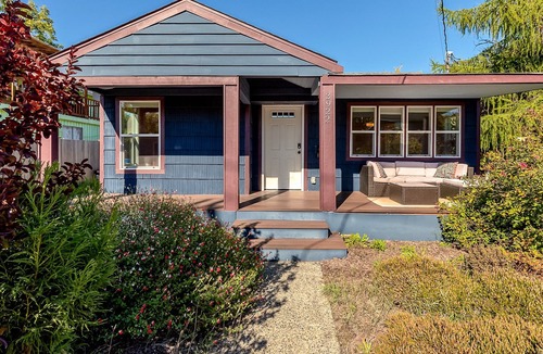 Columbia City House | PERU HOUSE: Dreamy, colorful Seattle home with easy access to everywhere!