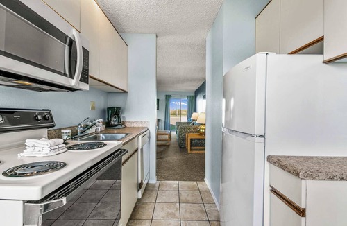 Ocean Shores Condo | Pet-Friendly 2-Bedroom Family Suite With Fireplace