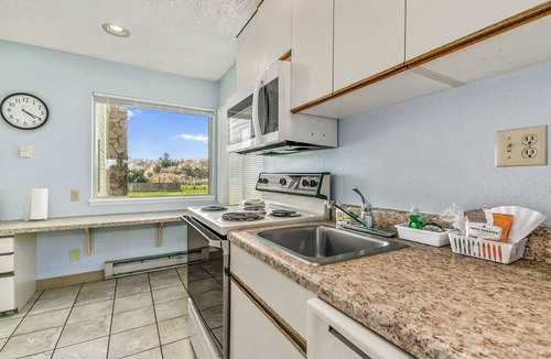Ocean Shores Condo | Pet-Friendly 2-Bedroom Family Suite With Fireplace