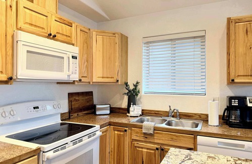 Coeur d'Alene House | Pet-Friendly 2BR, Fenced Yard & Fire Pit
