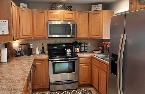 Southwest Ada County Alliance House | Pet-Friendly 3BR Home w/Hot Tub, Large Fenced Back Yard -Boise