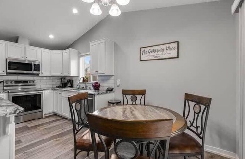 Cathcart House | Pet Friendly and Spacious Valley View Family Home