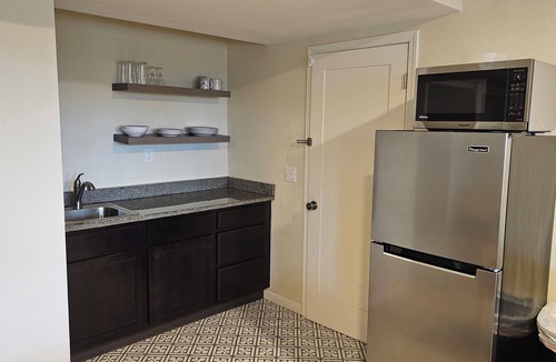 West End Apartment | Pet Friendly Apartment with views!