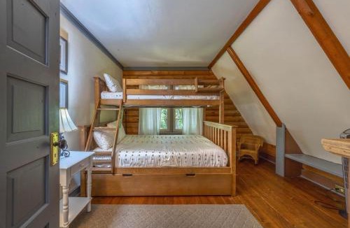 Hood River House | Pet-Friendly Baja Norte Home with Xbox and Board Game