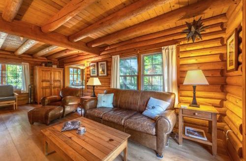 Hood River House | Pet-Friendly Baja Norte Home with Xbox and Board Game