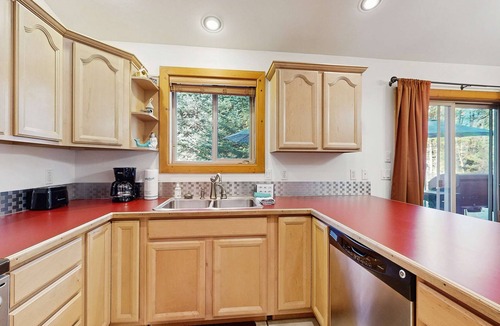 Donnelly House | Pet-Friendly Cabin, Fenced Yard, Near Lake