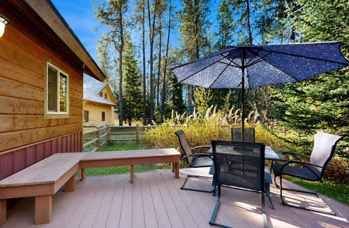 Donnelly House | Pet-Friendly Cabin, Fenced Yard, Near Lake