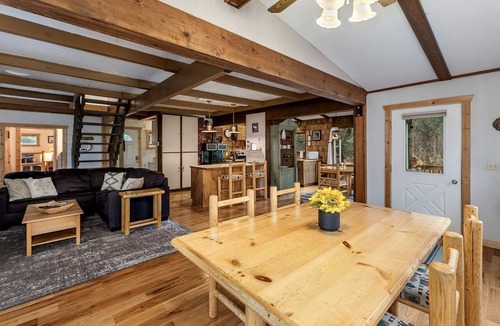 Leavenworth Cabin | Pet-Friendly Cabin Wonderful for a Romantic Getaway in Leavenworth, Washington