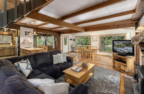 Leavenworth House | Pet-Friendly Cabin Wonderful for a Romantic Getaway in Leavenworth, Washington