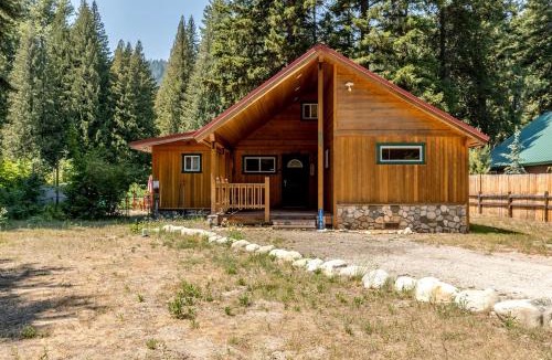 Leavenworth House | Pet-Friendly Cabin Wonderful for a Romantic Getaway in Leavenworth, Washington