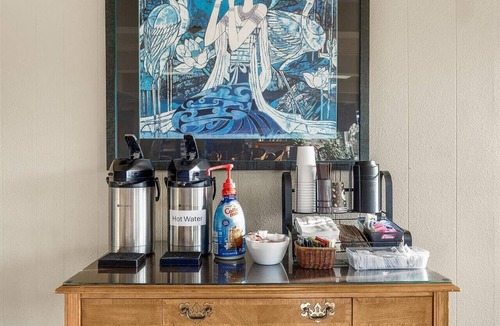 Ocean Shores Condo | Pet Friendly Condo with King Bed and Kitchenette