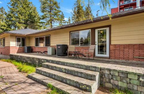 Bend House | Pet Friendly Cottage on the River near Downtown