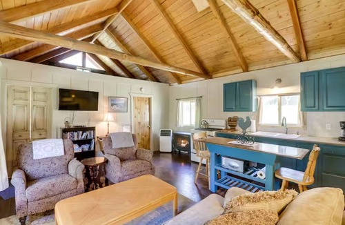 Rexford Cottage | Pet-Friendly Cottage w/Hot Tub Lake Koocanusa