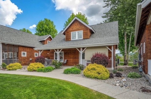 Dover Bay House | Pet Friendly Dover Bay Getaway