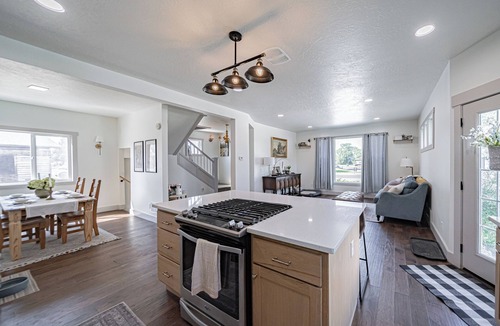 Idaho Falls House | Pet Friendly Downtown Vintage House w/Hot Tub!