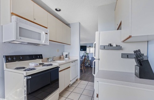 Ocean Shores Condo | Pet-Friendly Family Suite with Full Kitchen - Pool and Hot Tub!