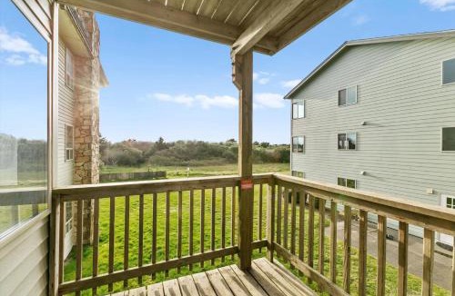 Ocean Shores House | Pet-Friendly Family Fireplace and Kitchen Suite for 8 - Pool and Hot Tub