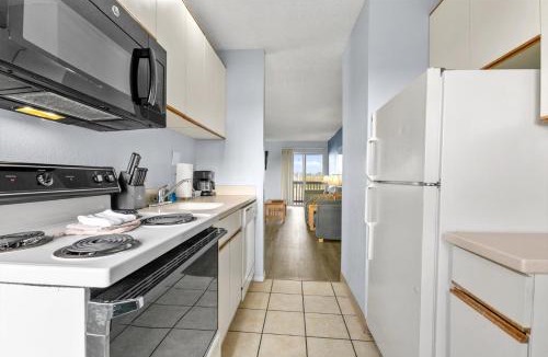 Ocean Shores House | Pet-Friendly Family Fireplace and Kitchen Suite for 8 - Pool and Hot Tub