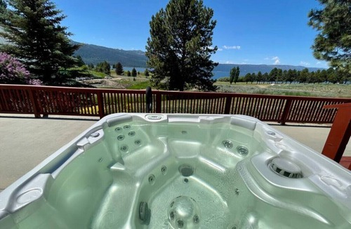 Cascade Cabin | Pet Friendly Getaway Overlooking Lake Cascade
