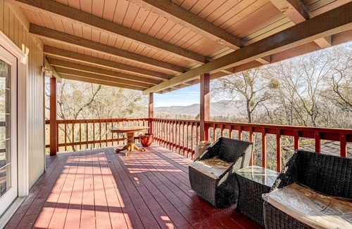 Grants Pass House | Pet-Friendly Grants Pass Home w/Hot Tub!