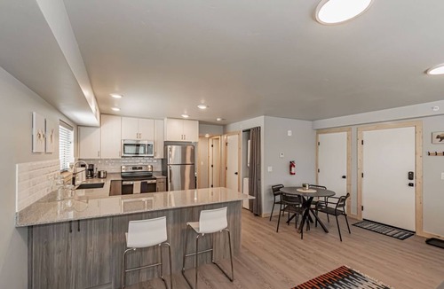 Rexburg Condo | Pet Friendly! Heart of Rexburg close to Jackson Hole,Yellowstone Nat park & BYUI