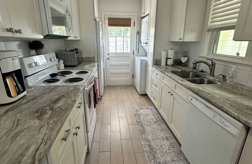 East Memphis House | Pet friendly High Point Terrace Gem-Backyard Oasis