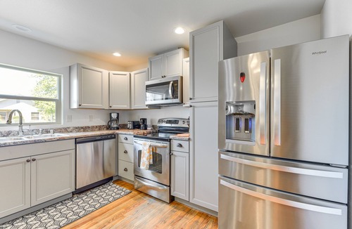 Shelton House | Pet-Friendly Home: 29 Mi to Olympic National Park!