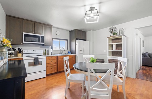 Finley House | Pet-Friendly Home and Farm Style Experience