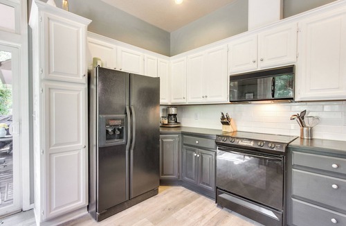 Springfield House | Pet-Friendly Home w/Yard, 2 Mi to Autzen Stadium